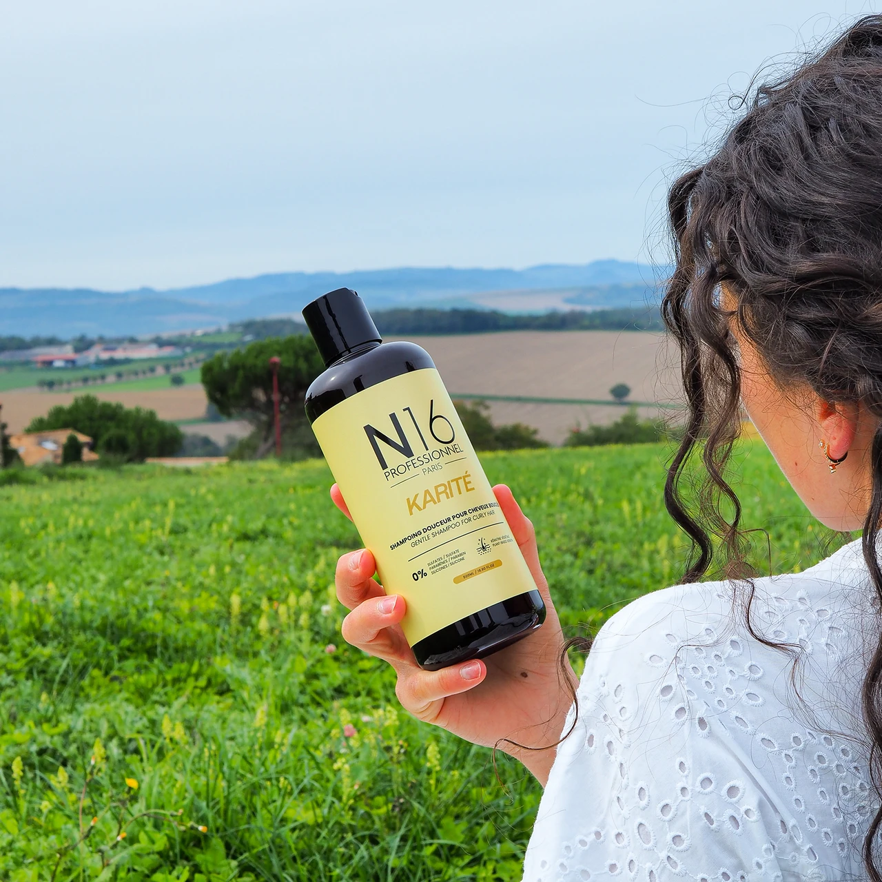 Shampooing Douceur Karité Cheveux Bouclés N16 Professionnel 500 Ml 4 Shampooing Douceur Karité Cheveux Bouclés N16 Professionnel 500 Ml – Image 2